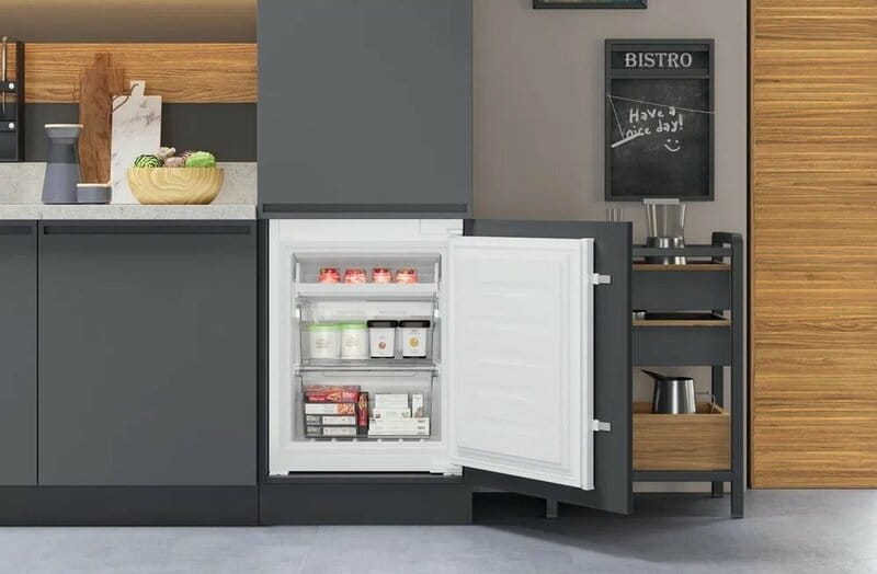 Вбудований холодильник Hotpoint-Ariston HAC20T321