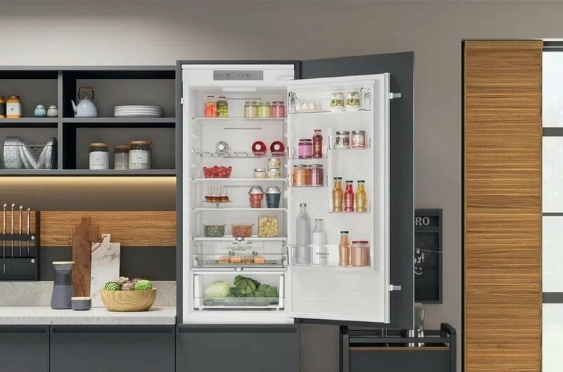 Вбудований холодильник Hotpoint-Ariston HAC20T321