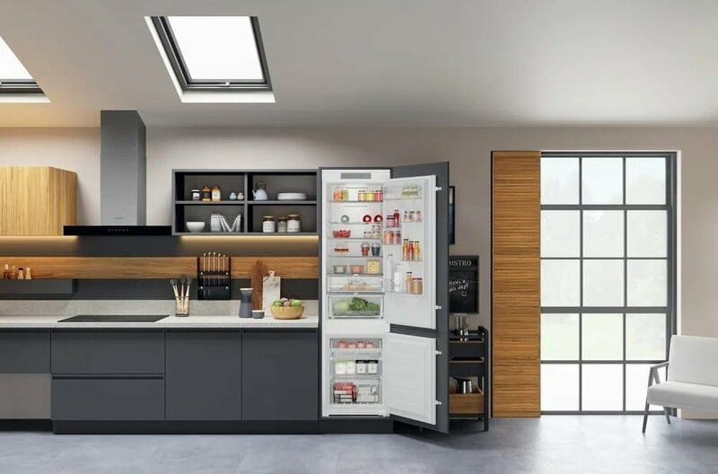 Вбудований холодильник Hotpoint-Ariston HAC20T321