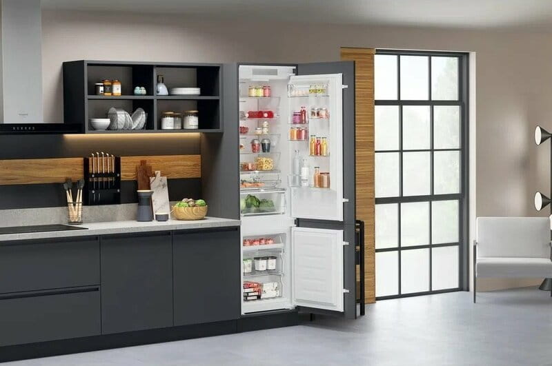 Вбудований холодильник Hotpoint-Ariston HAC20T321