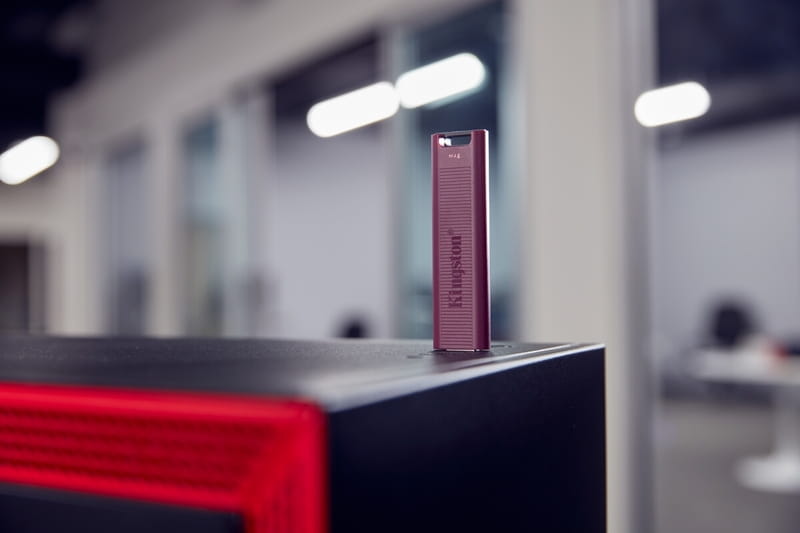 Флеш-накопитель USB3.2 1TB Kingston DataTraveler Max Red (DTMAXA/1TB)