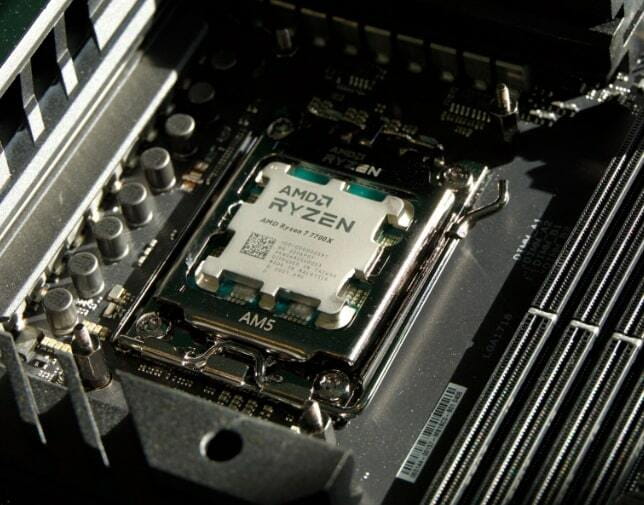 Процессор AMD Ryzen 7 7700X (4.5GHz 32MB 105W AM5) Box (100-100000591WOF)