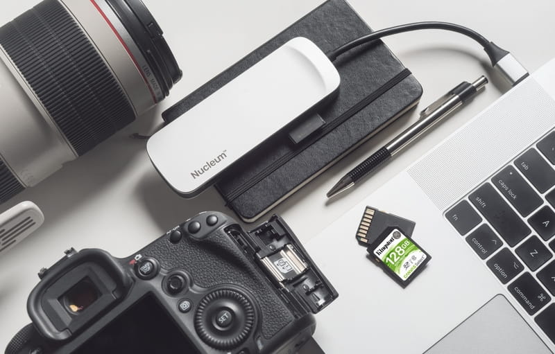 Кардридер USB3.1 Type-C Kingston Nucleum White (C-HUBC1-SR-EN)
