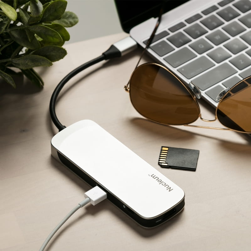 Кардридер USB3.1 Type-C Kingston Nucleum White (C-HUBC1-SR-EN)