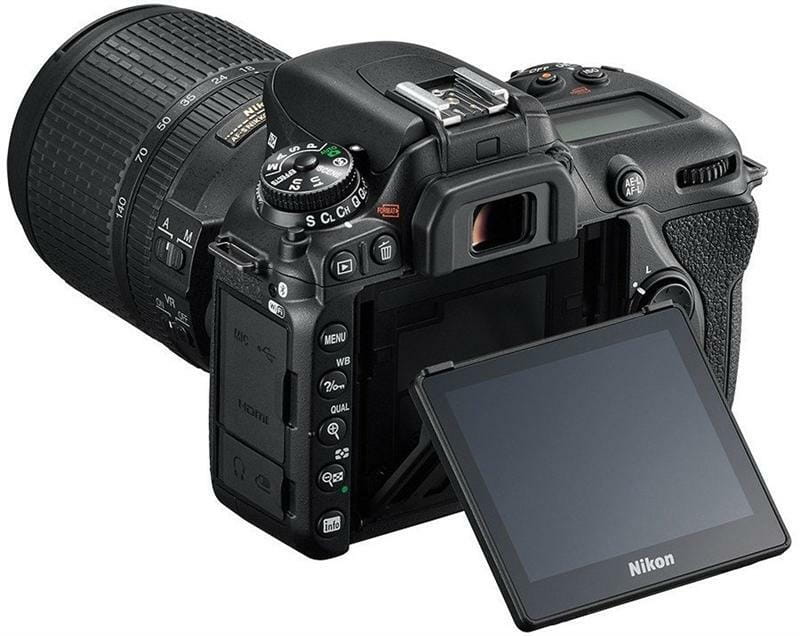 Дзеркальна фотокамера Nikon D7500 + 18-140VR KIT Black (VBA510K002)